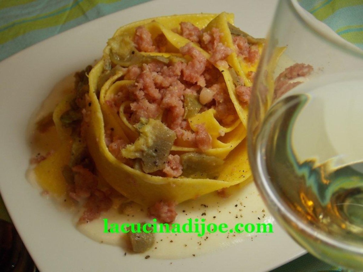 Pappardelle su fonduta di taleggio, con carciofi e salsiccia dello Zolio - foto 2