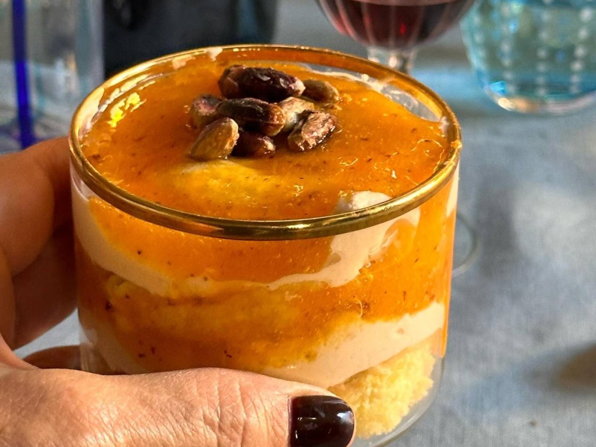 Parfait di cachi profumato al limone