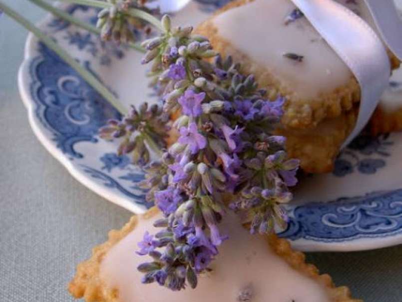 Parfums de Provence : Biscotti al caramello, glassa di limone e lavanda_ Levendulàs keksz - foto 2