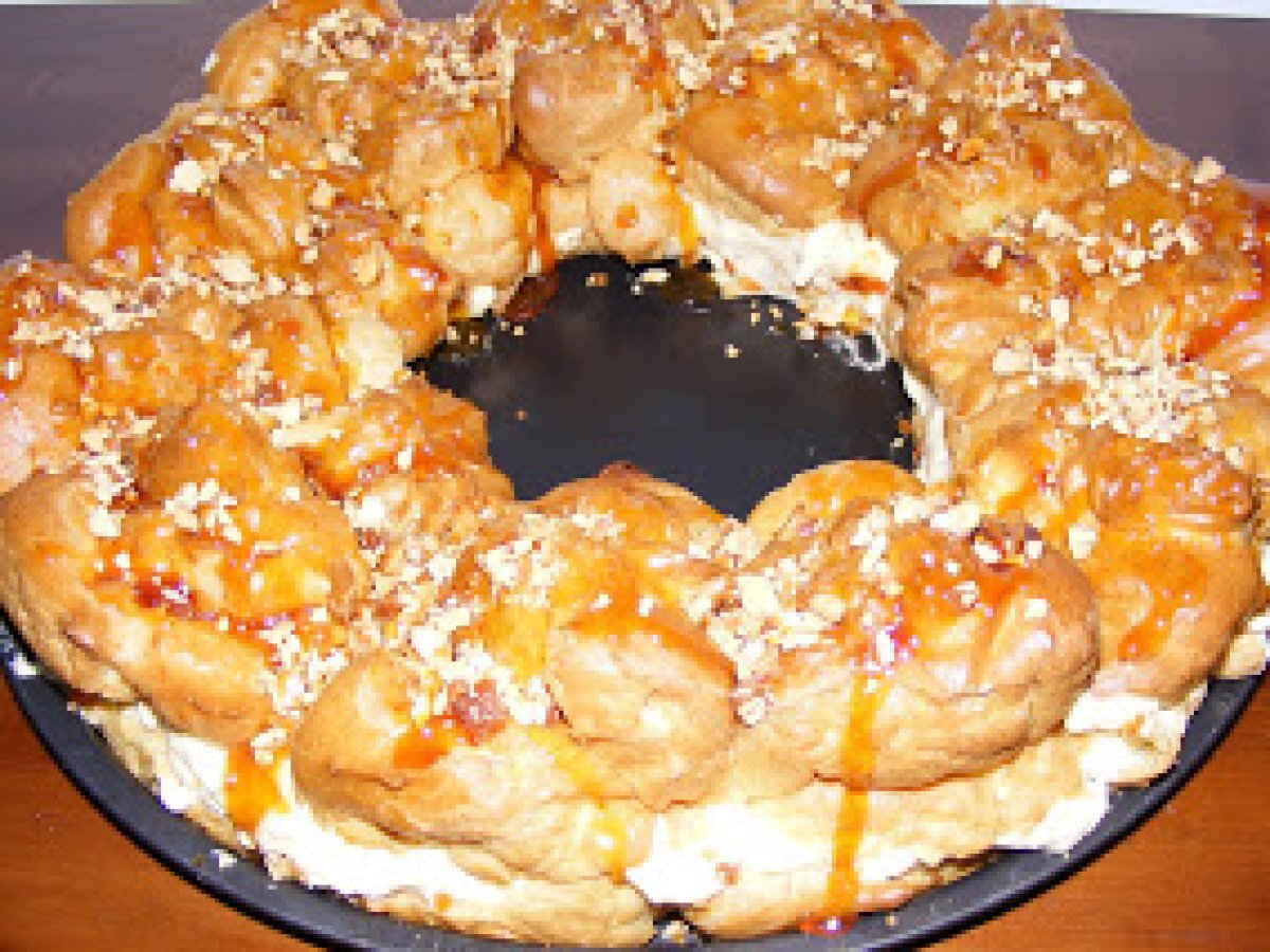 Paris-Brest con crema al croccante di mandorle e zibibbo.