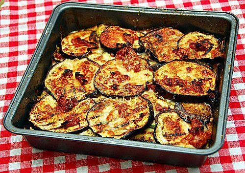 Parmigiana di melanzane e zucchine al pesto rosso, Ricetta Petitchef