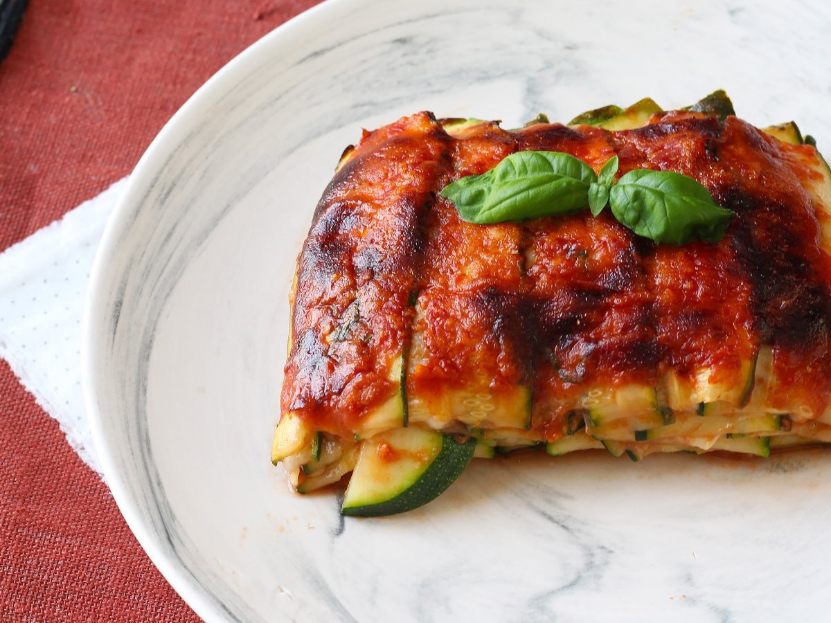 Parmigiana di zucchine in friggitrice ad aria: veloce, leggera e croccante - foto 5