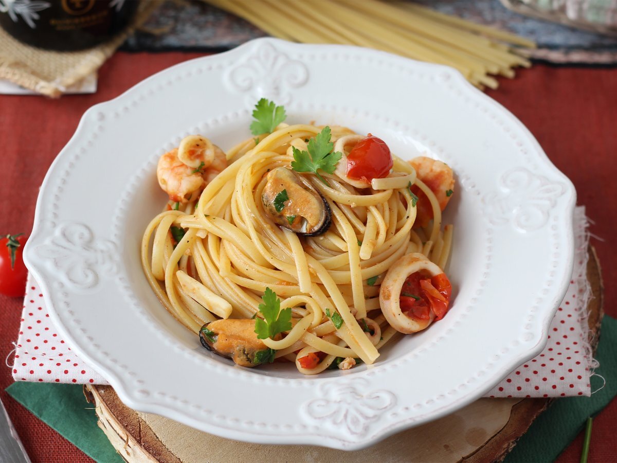 Pasta ai frutti di mare surgelati, il primo piatto gustoso e rapidissimo - foto 4