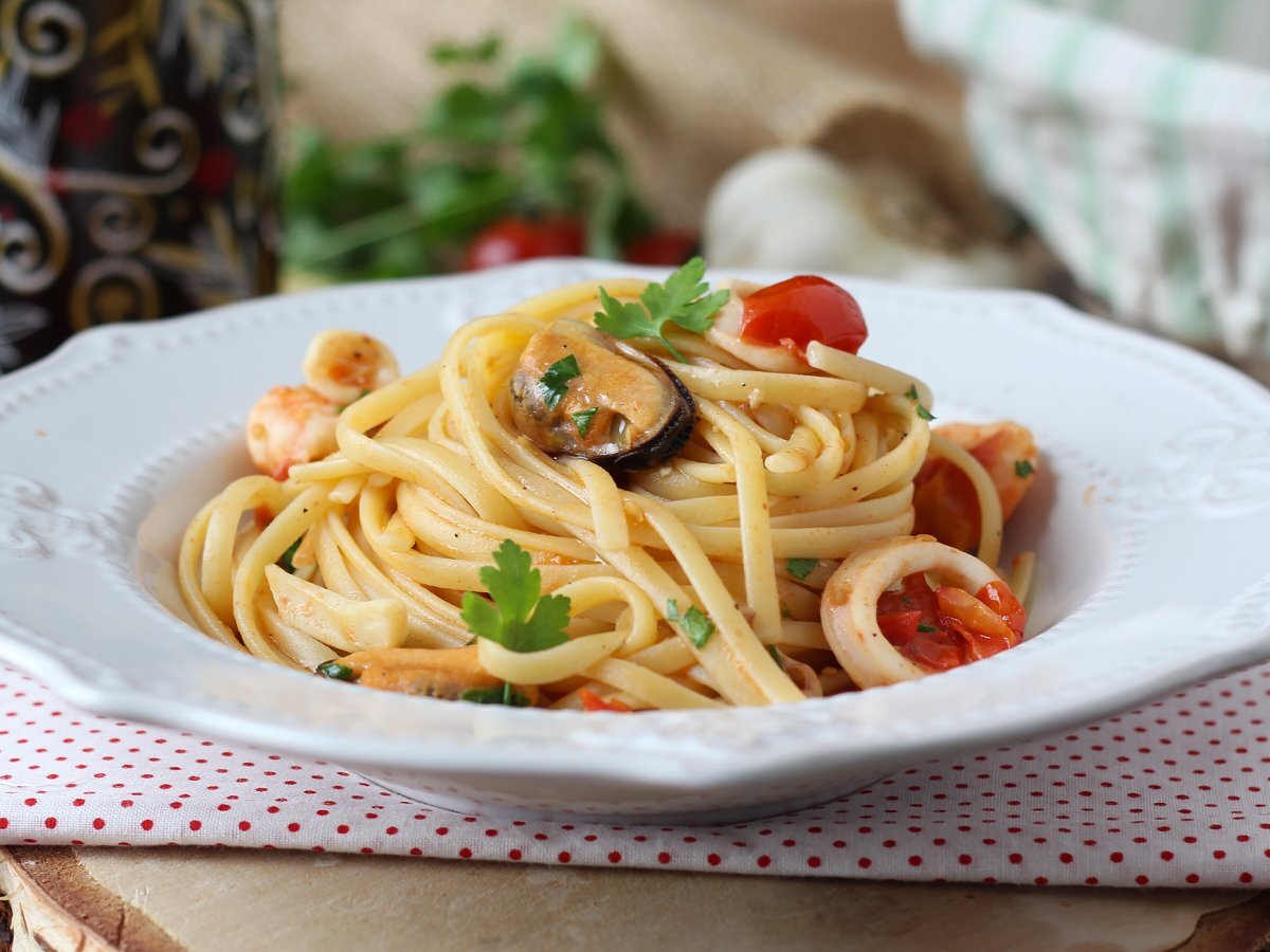 Pasta ai frutti di mare surgelati, il primo piatto gustoso e rapidissimo