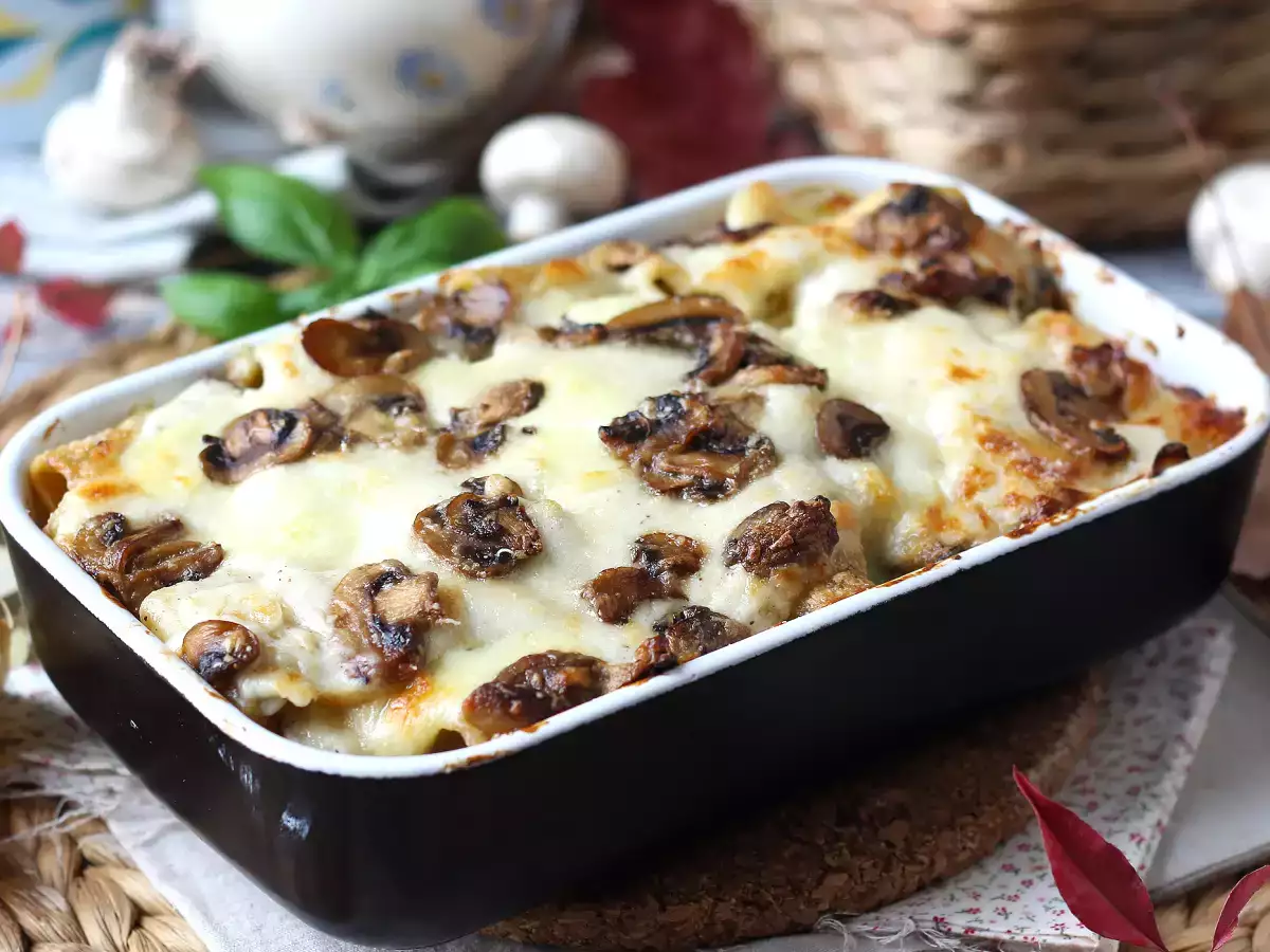 Pasta al forno ai funghi: la ricetta cremosa e filante perfetta per l'autunno