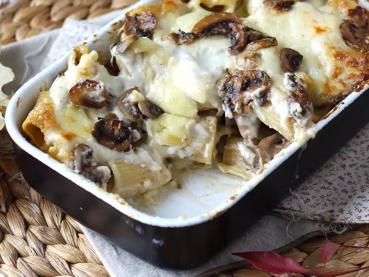 Pasta al forno ai funghi: la ricetta cremosa e filante perfetta per l'autunno - foto 3