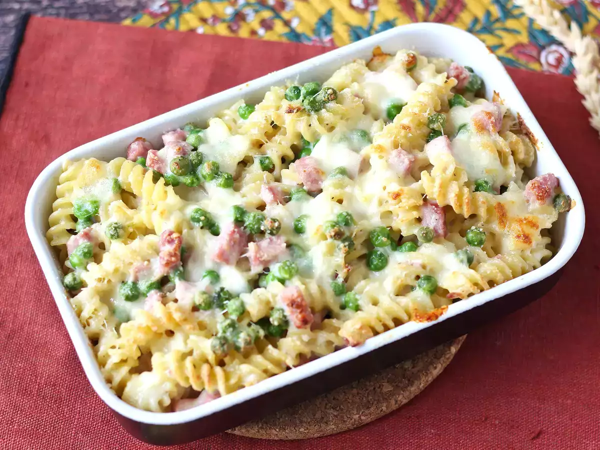 Pasta al forno con piselli e prosciutto cotto cremosa e gratinata - foto 6