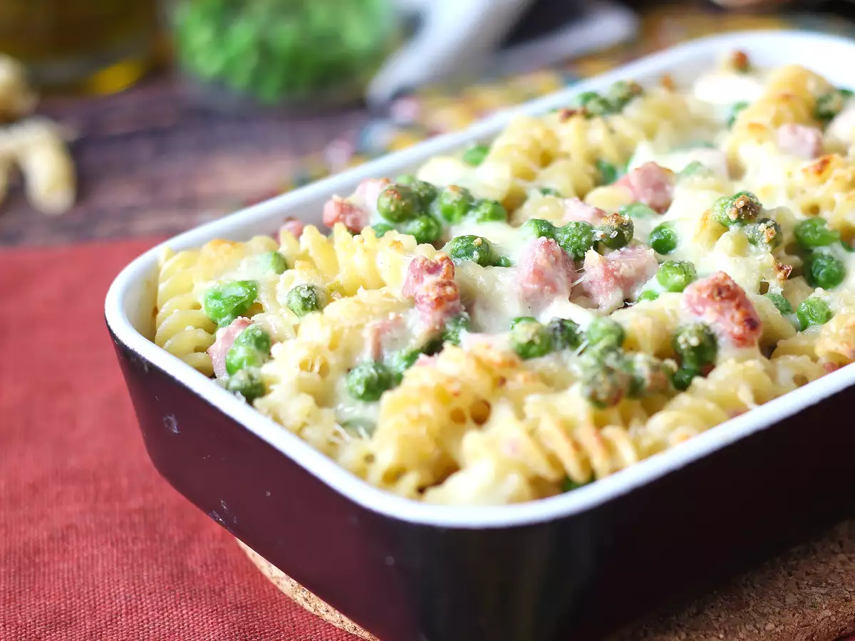 Pasta al forno con piselli e prosciutto cotto cremosa e gratinata - foto 9