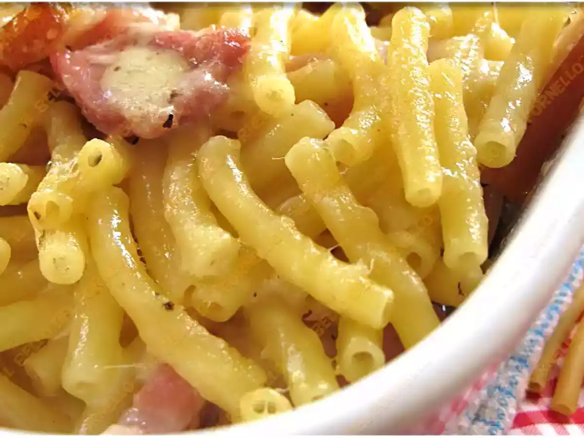 Pasta al forno con prosciutto e besciamella