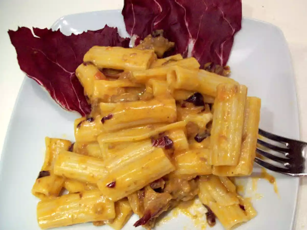 Pasta al forno con radicchio e salsiccia - foto 2