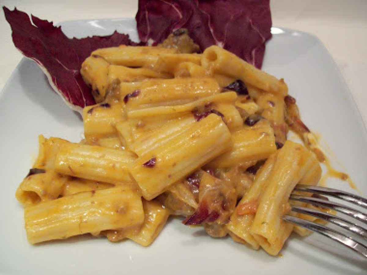 Pasta al forno con radicchio & salsiccia