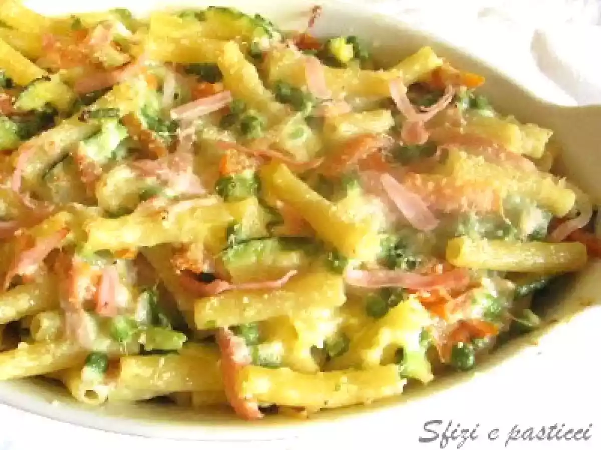 Pasta al forno con verdure e prosciutto