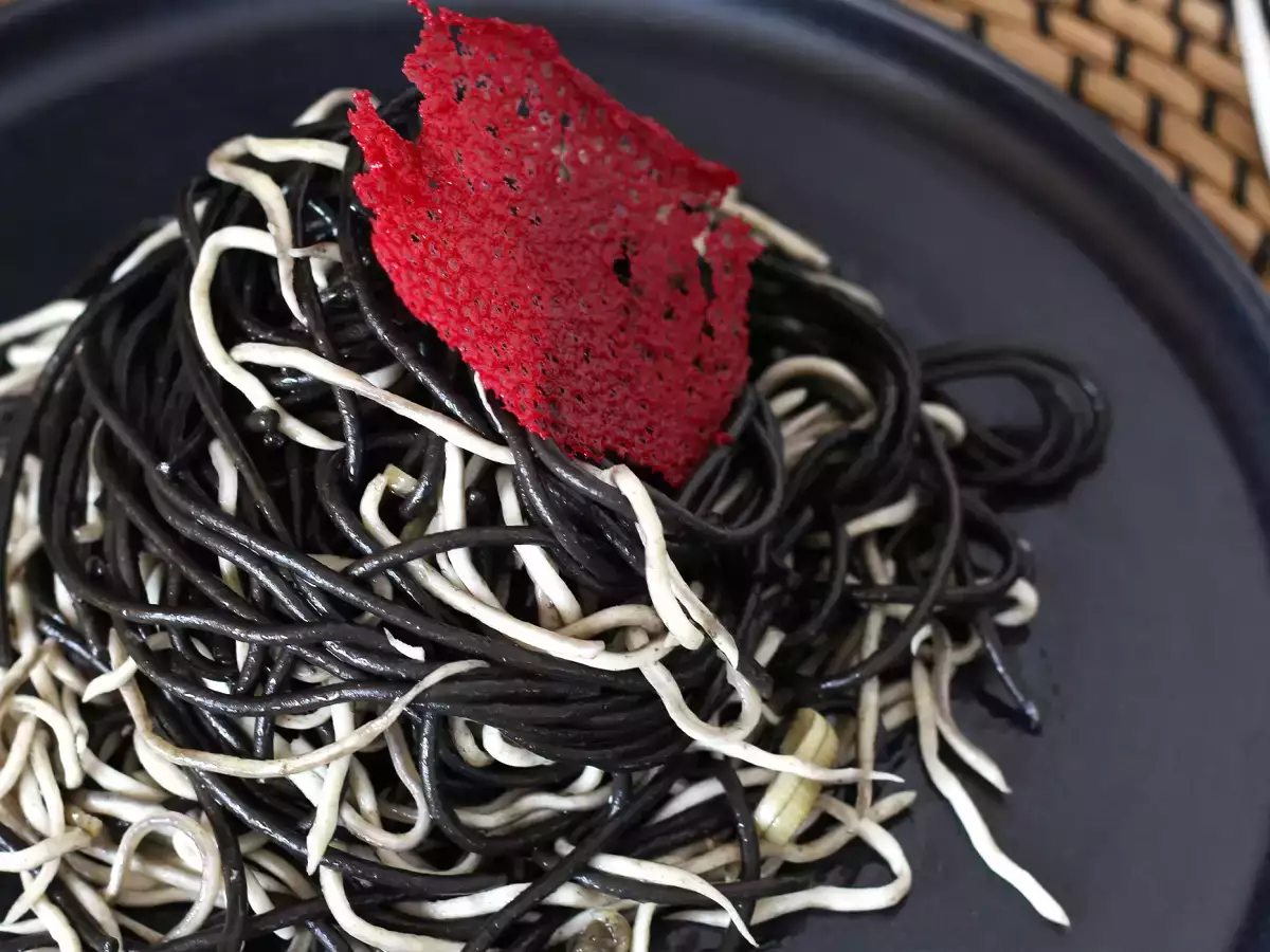 Pasta al nero di seppia, un sapore di mare intenso - foto 2