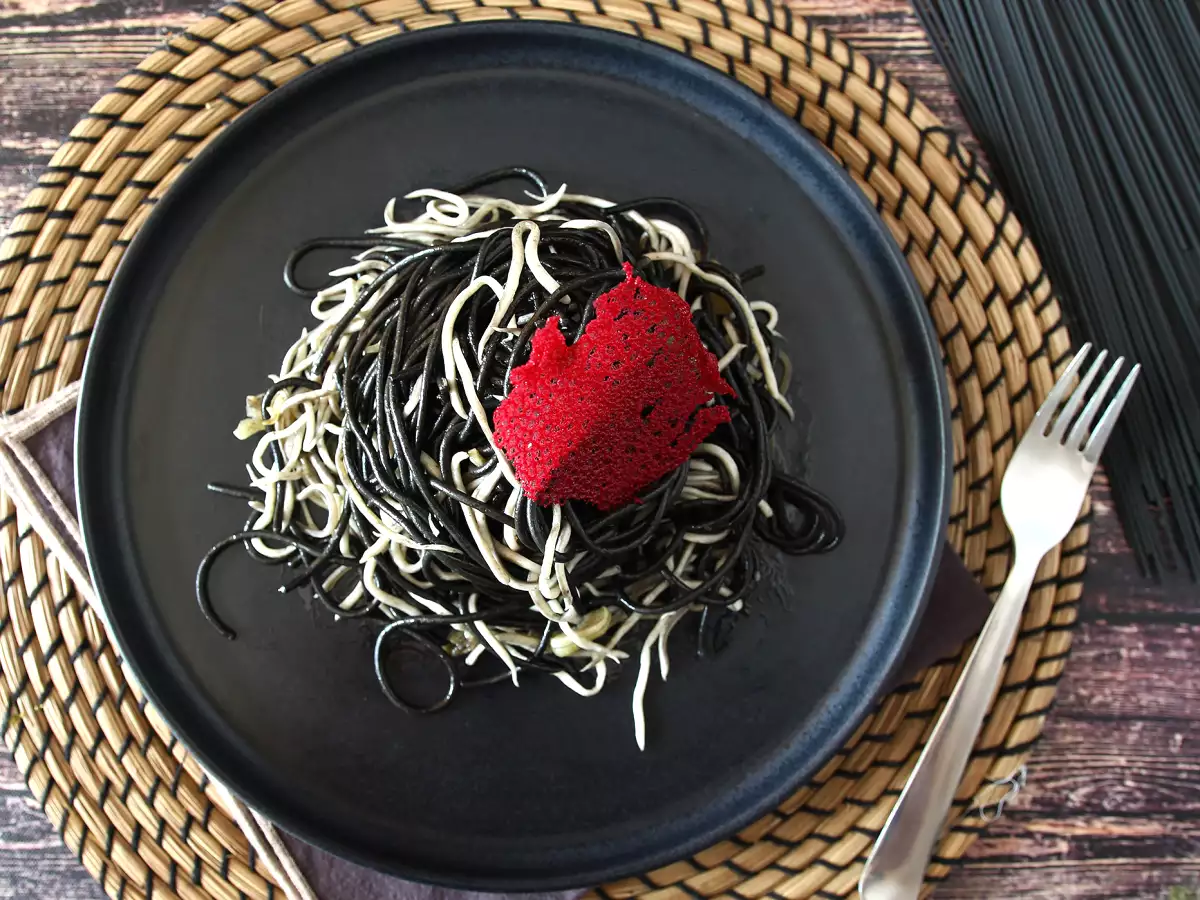 Pasta al nero di seppia, un sapore di mare intenso - foto 4