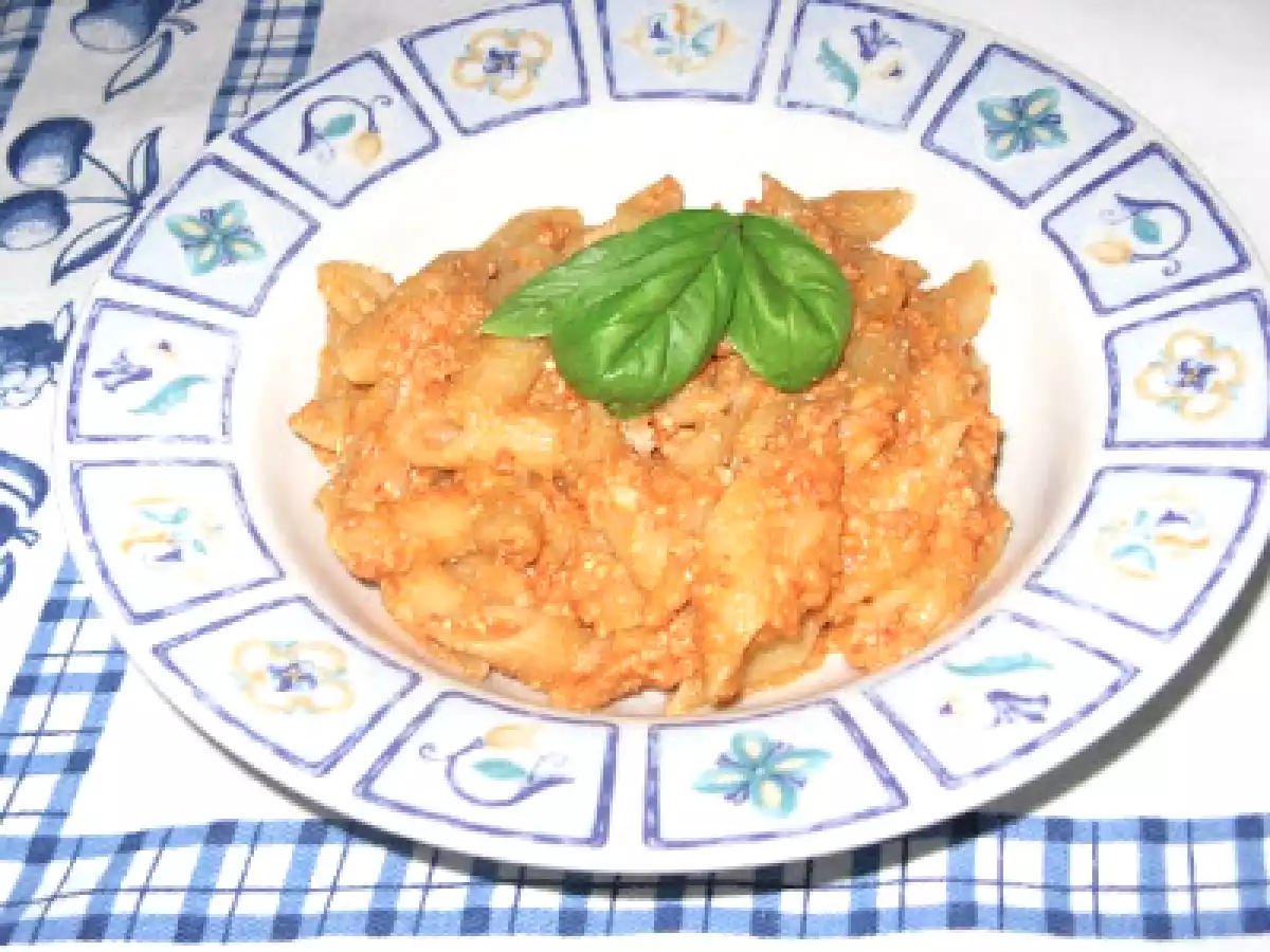 Pasta al pesto rosso di semi di girasole