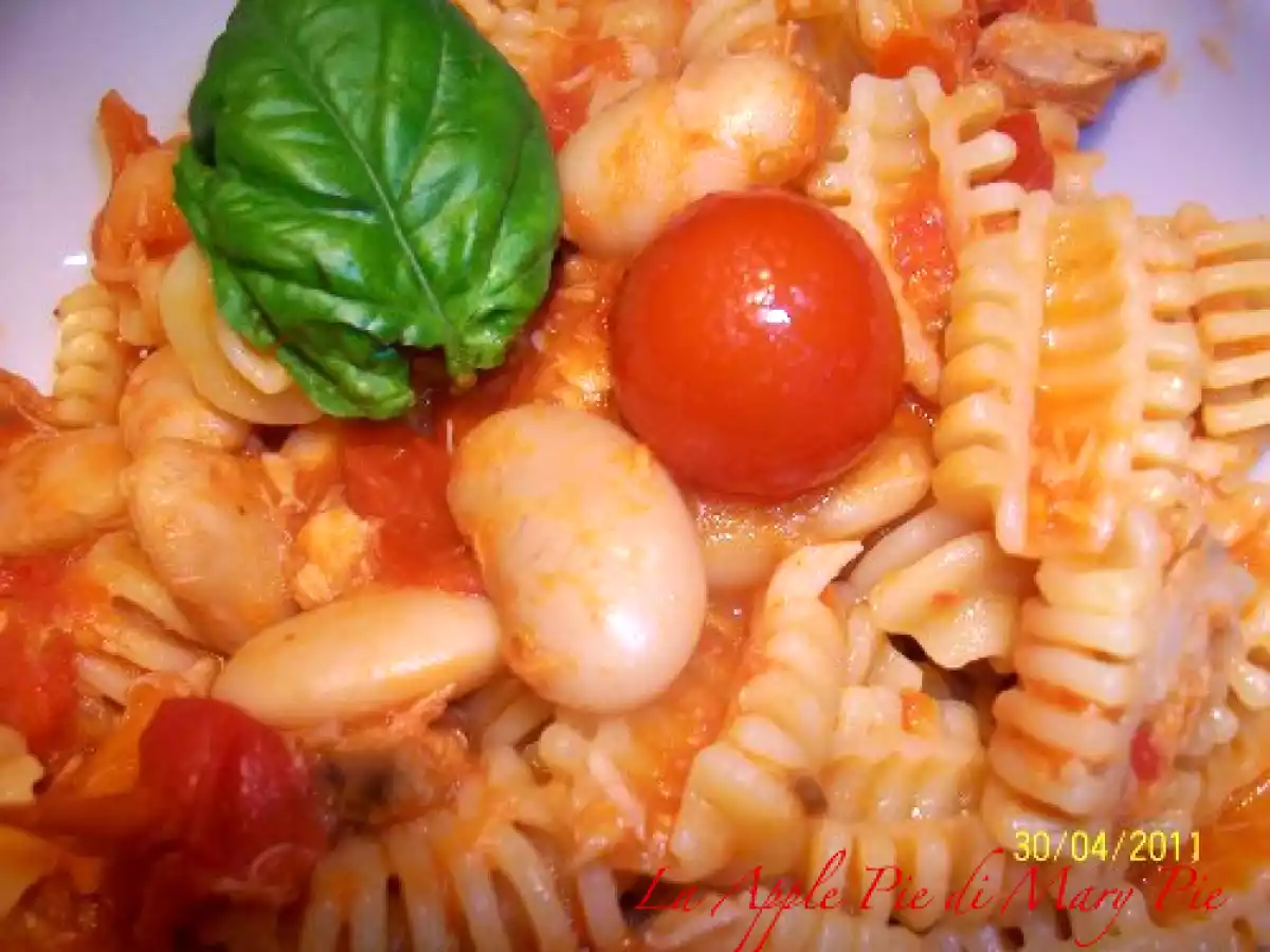 Pasta al pomodoro, sgombro e fagioli - foto 2