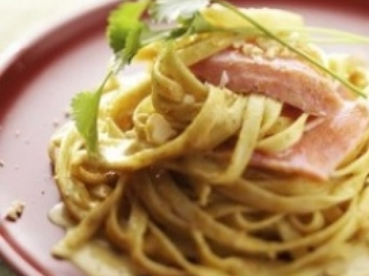 Pasta al salmone e curry