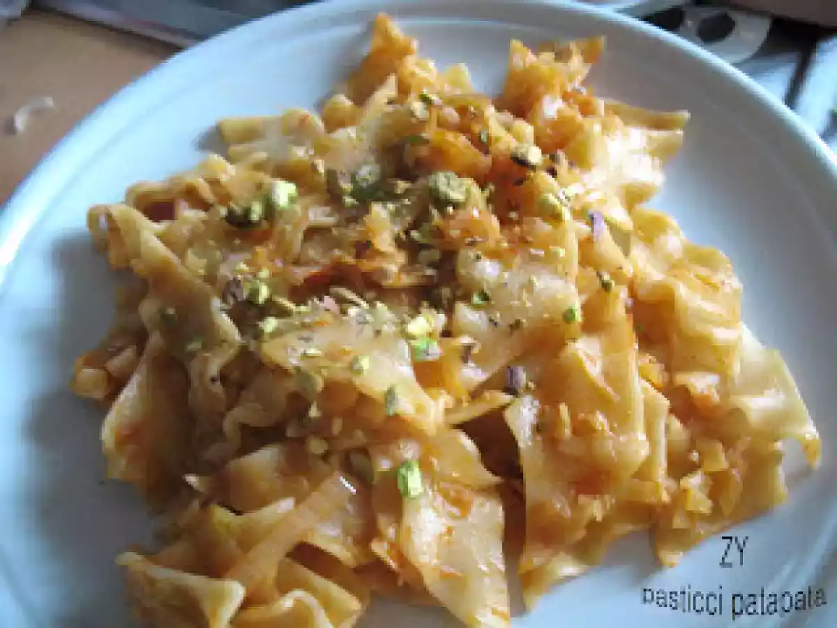 Pasta al sugo di porri e pistacchi