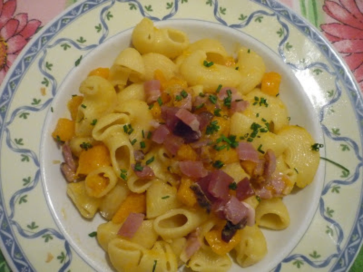 PASTA AL SUGO DI ZUCCA E SPECK AROMATIZZATO ALL'ERBA CIPOLLINA - foto 2