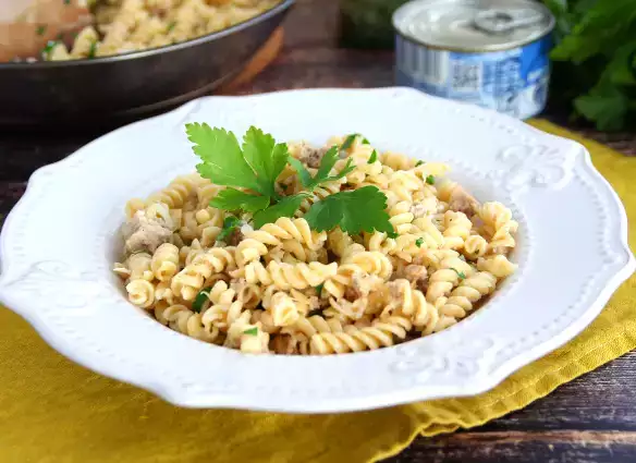 Pasta al tonno in bianco - ricetta semplice, veloce e saporita