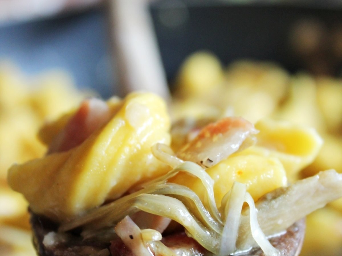 PASTA ALLO ZAFFERANO CON CARCIOFI E PANCETTA - foto 2