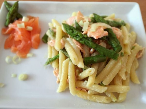 Pasta asparagi e salmone