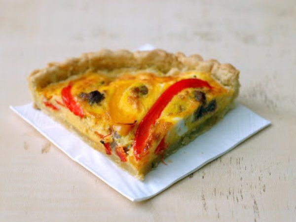 Pasta brisè e la Quiche Lorraine al peperone e salsiccia, foto 2