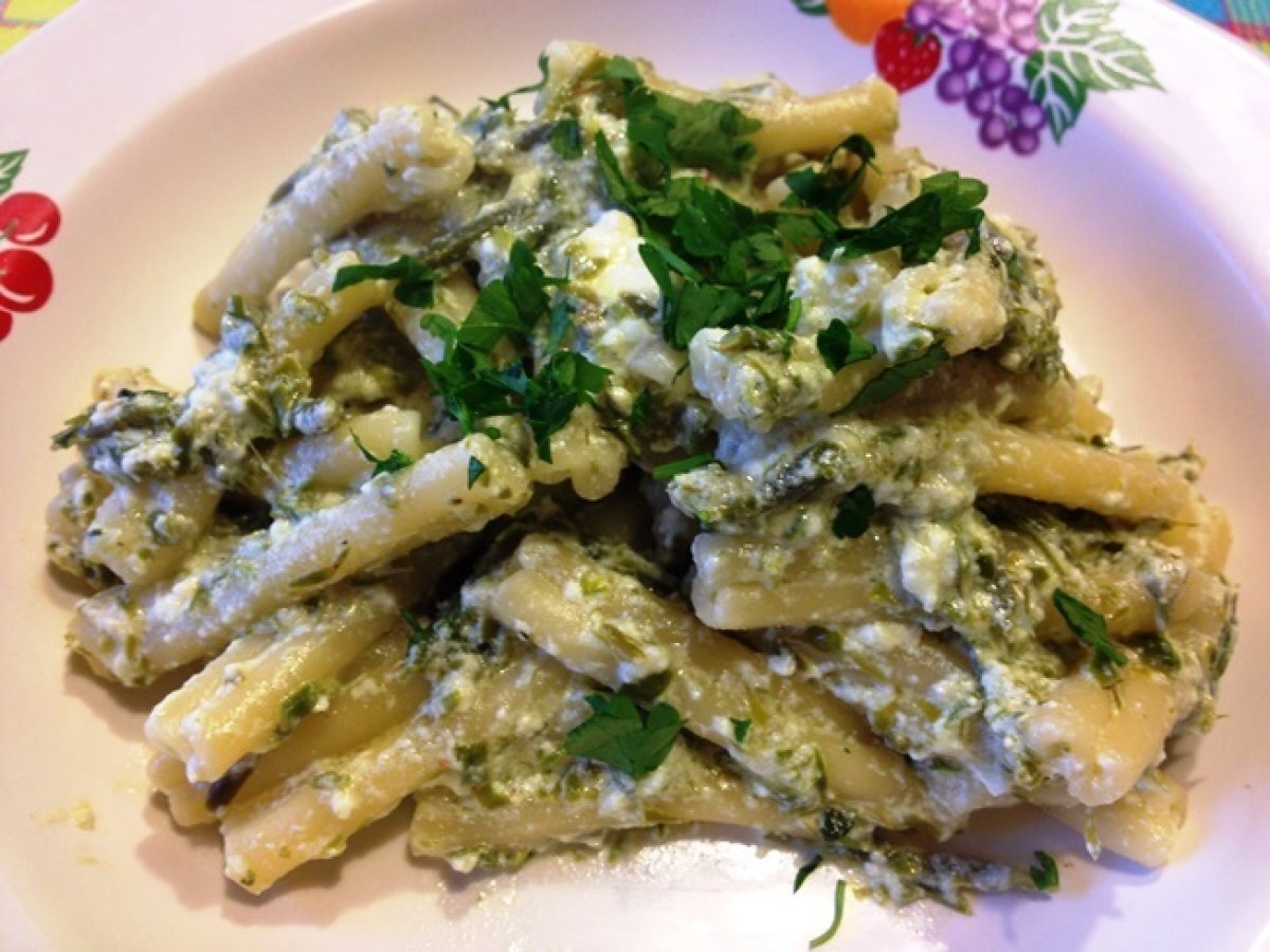 Pasta con asparagi selvatici e ricotta fresca