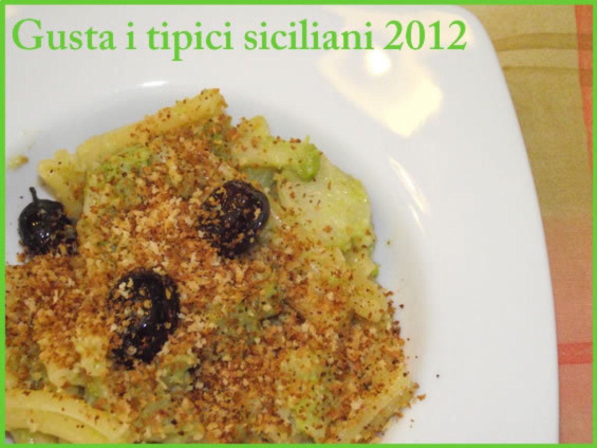 Pasta con broccoli e mollica tostata