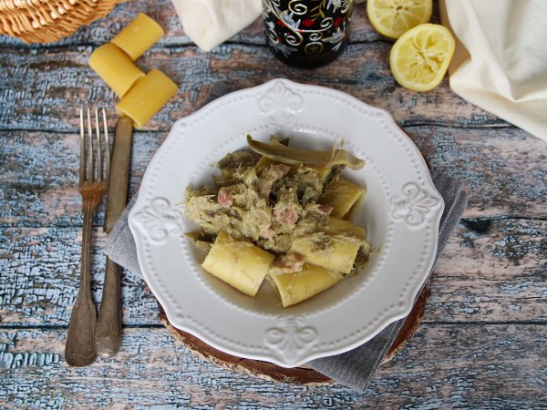 Pasta con carciofi e pancetta, un primo piatto saporito e facile da preparare, foto 3