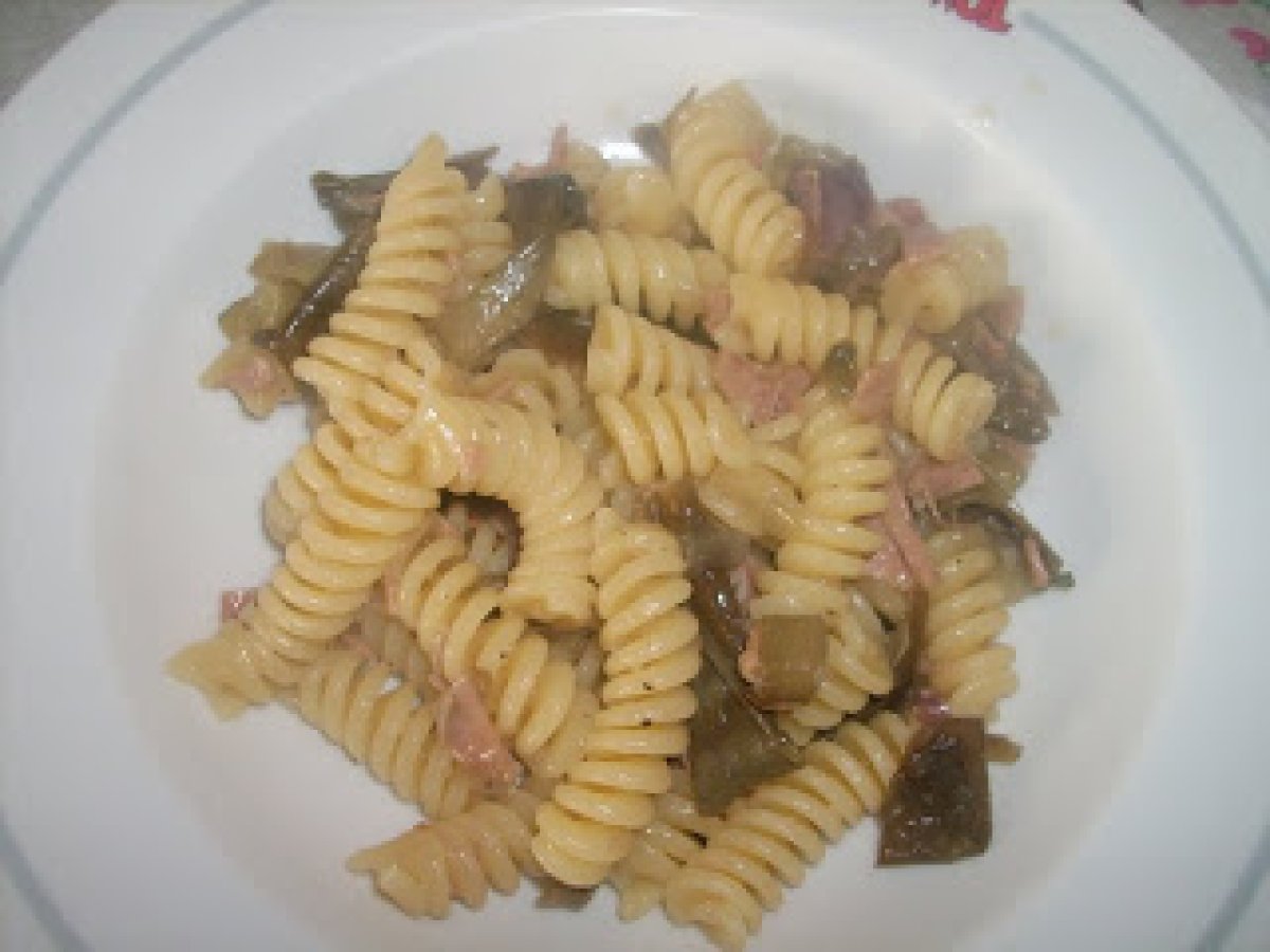 Pasta con carciofi e prosciutto cotto