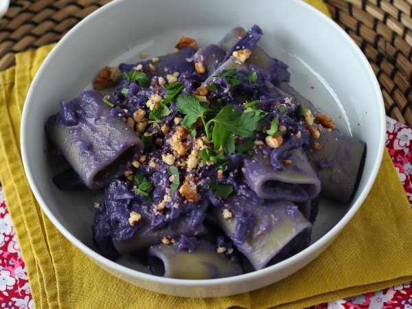 Pasta con cavolo rosso e noci, il primo piatto bello da vedere e facile da preparare, foto 5