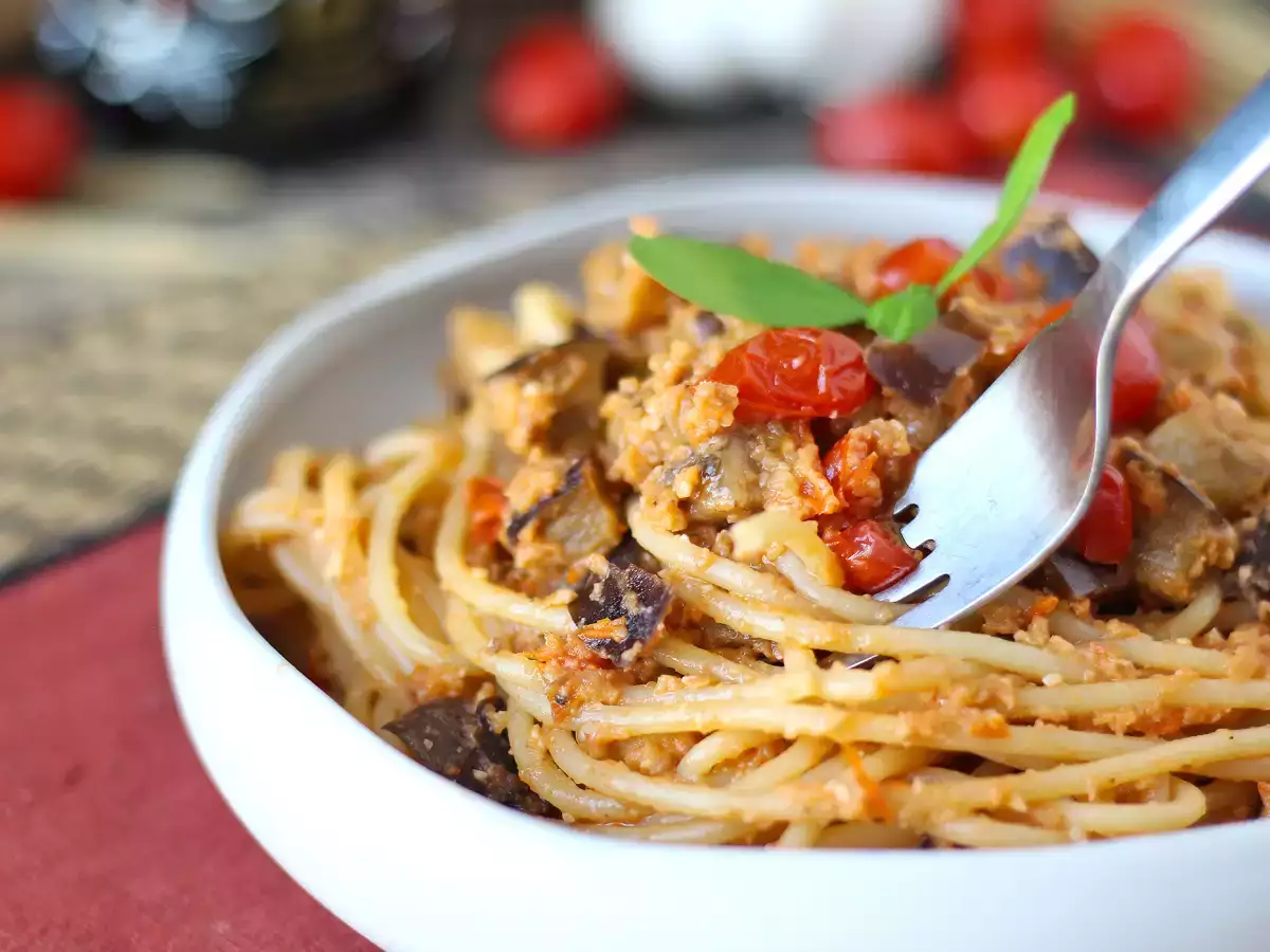 Pasta con crema di melanzane e pomodorini: ricetta semplice e sfiziosa - foto 3