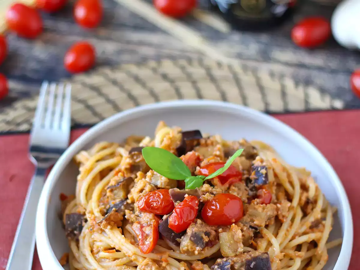 Pasta con crema di melanzane e pomodorini: ricetta semplice e sfiziosa - foto 6