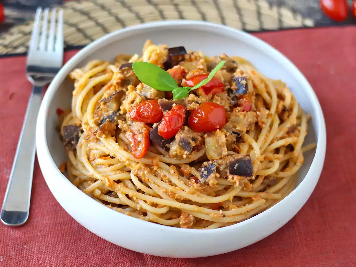 Pasta con crema di melanzane e pomodorini: ricetta semplice e sfiziosa - foto 4
