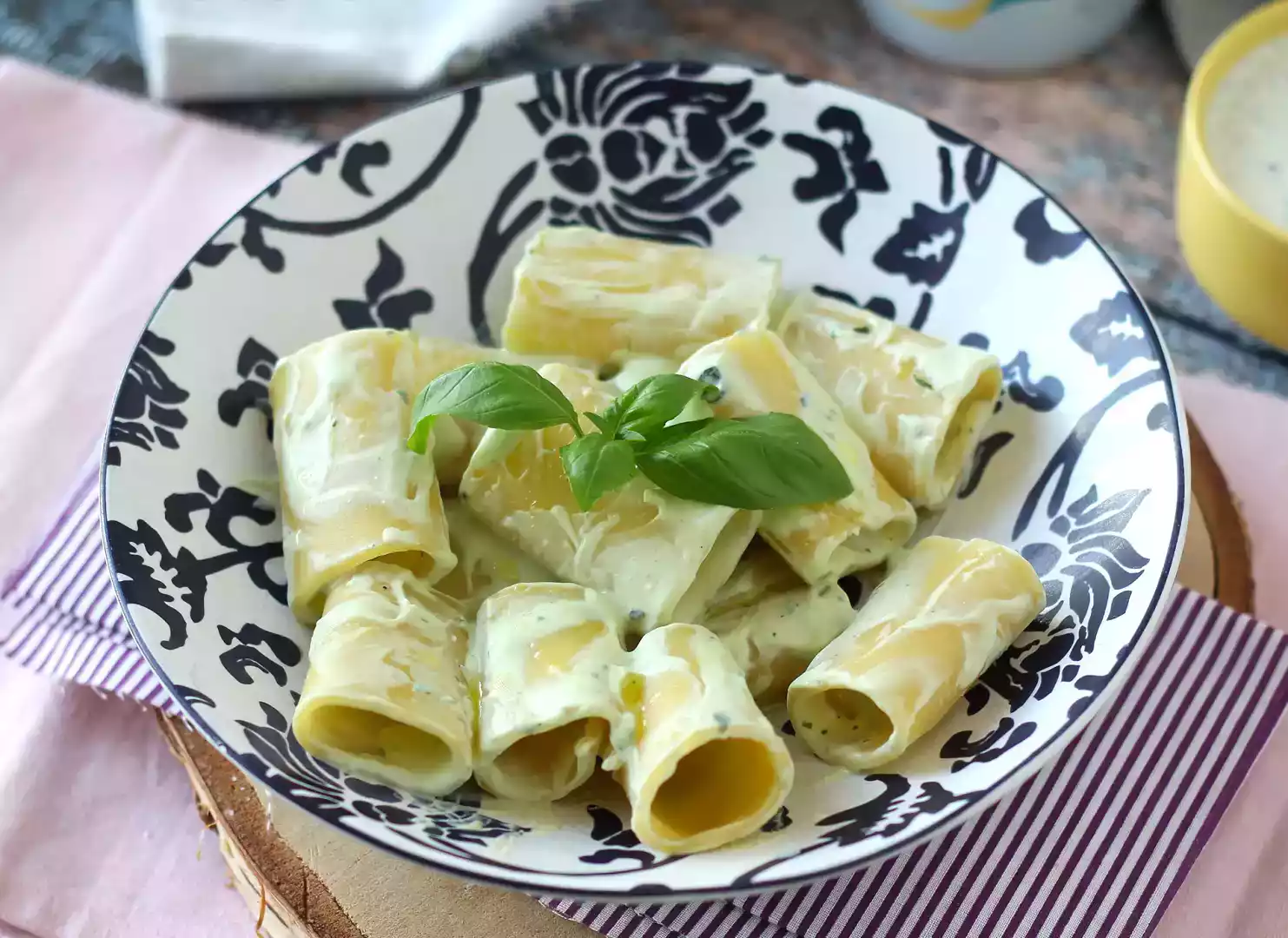 Ricetta pasta con crema di ricotta e basilico