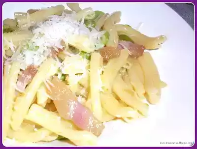 Pasta con fave e pecorino