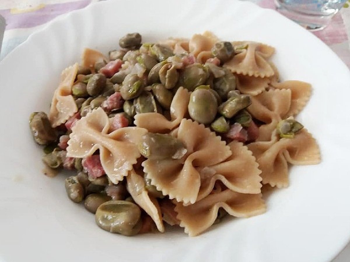 Pasta con Fave Fresche e Pancetta