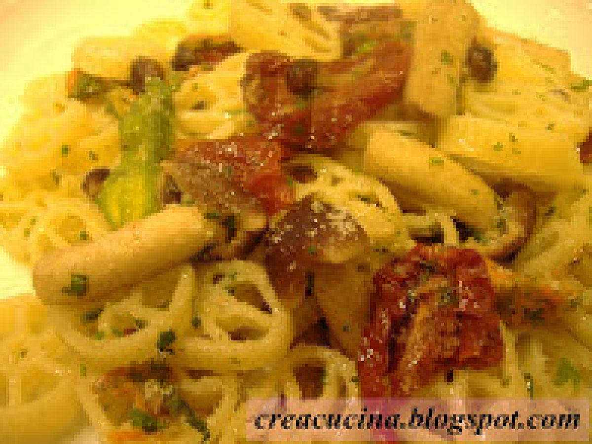 PASTA CON FIORI DI ZUCCA, POMODORI SECCHI E CHIODINI - foto 6