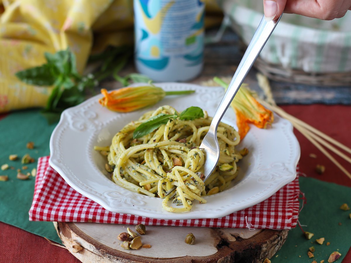 Pasta con fiori di zucca, ricotta e pistacchi - foto 4