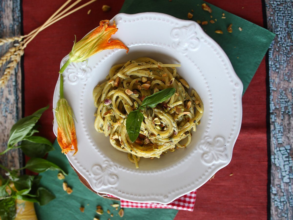 Pasta con fiori di zucca, ricotta e pistacchi - foto 5