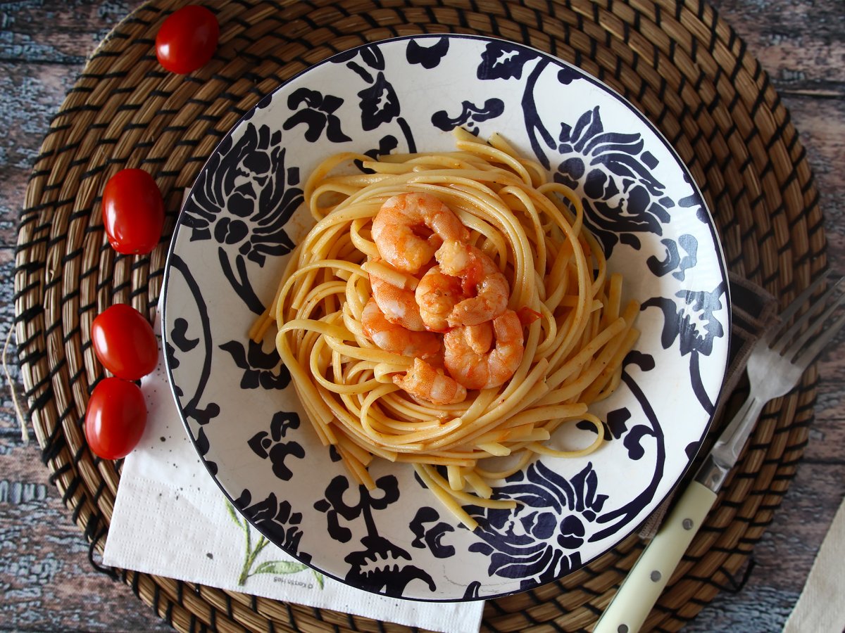 Pasta con gamberi e pomodorini