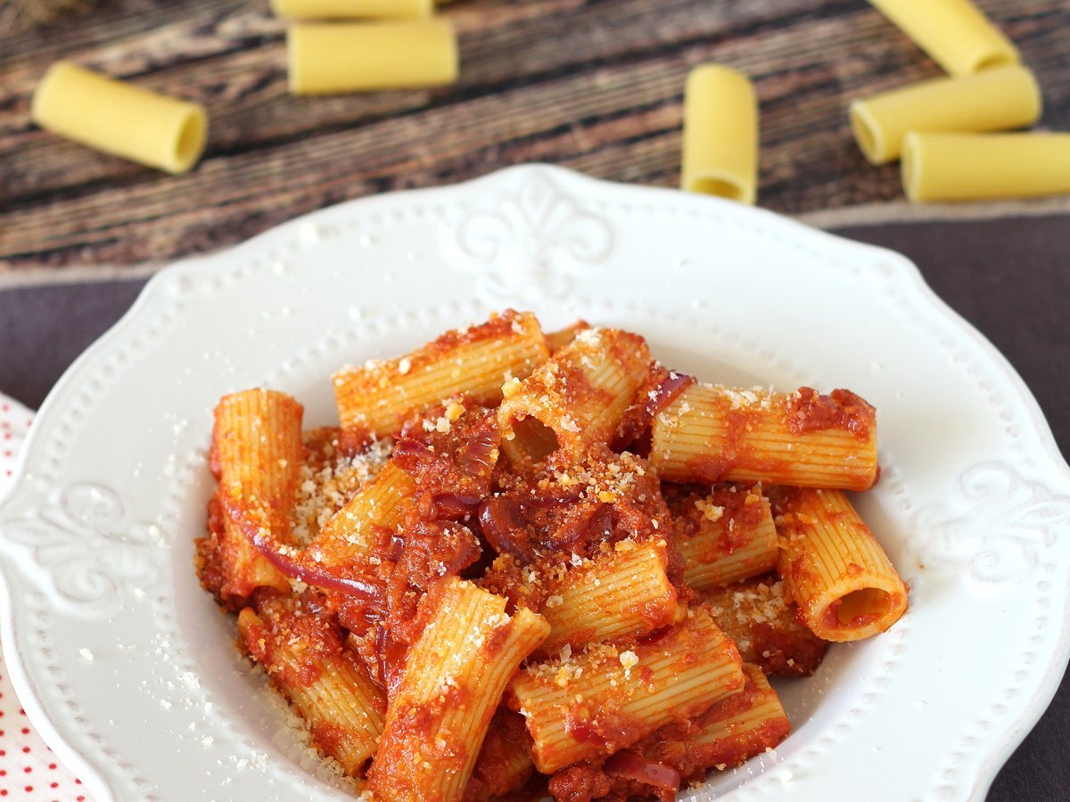 Pasta con la 'Nduja, un primo piatto calabrese facilissimo da preparare - foto 4