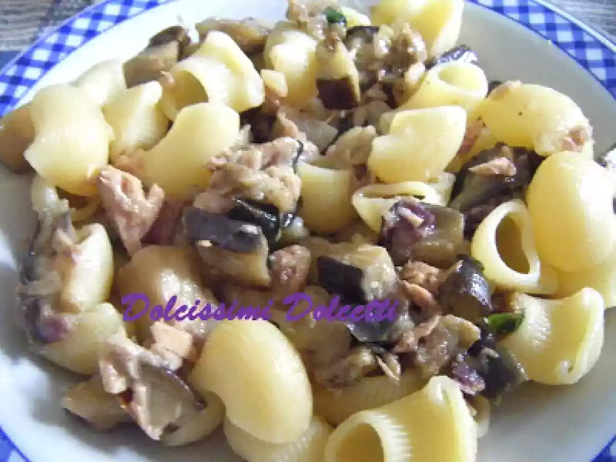 Pasta con melanzane e tonno