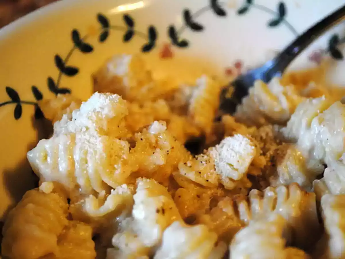 Pasta con mozzarella e tonno