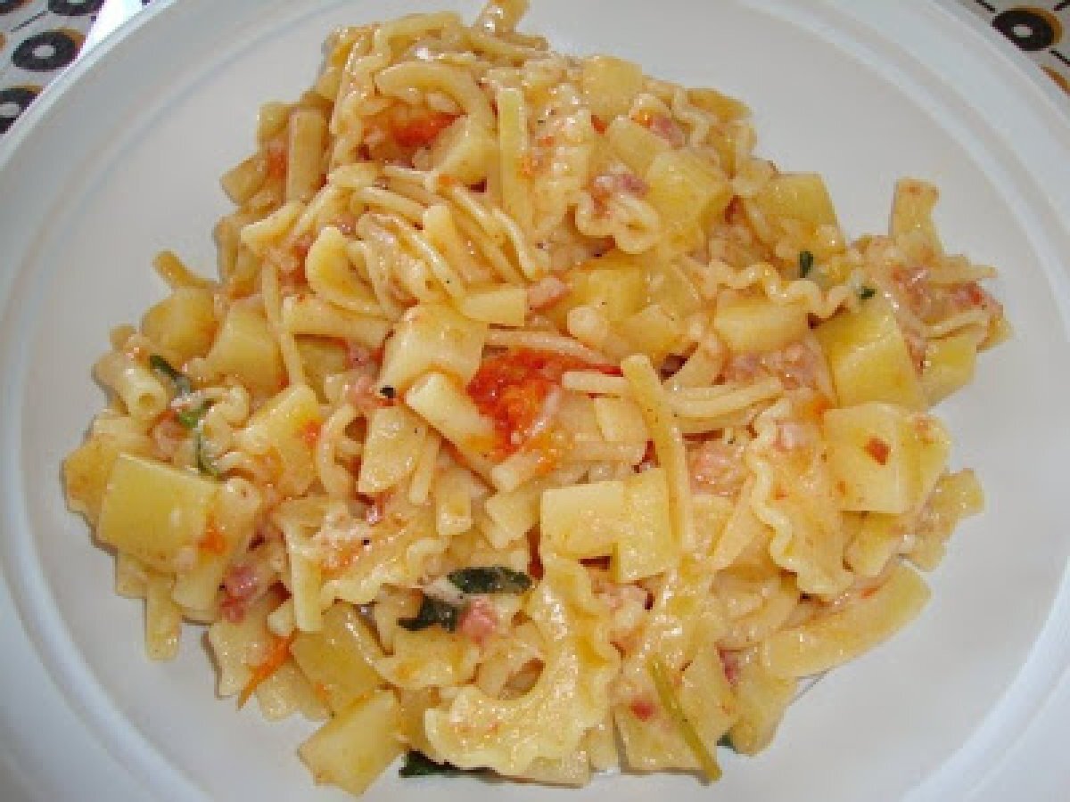 Pasta con patate e provola