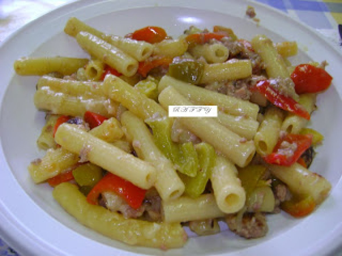 Pasta con peperoni e carne macinata