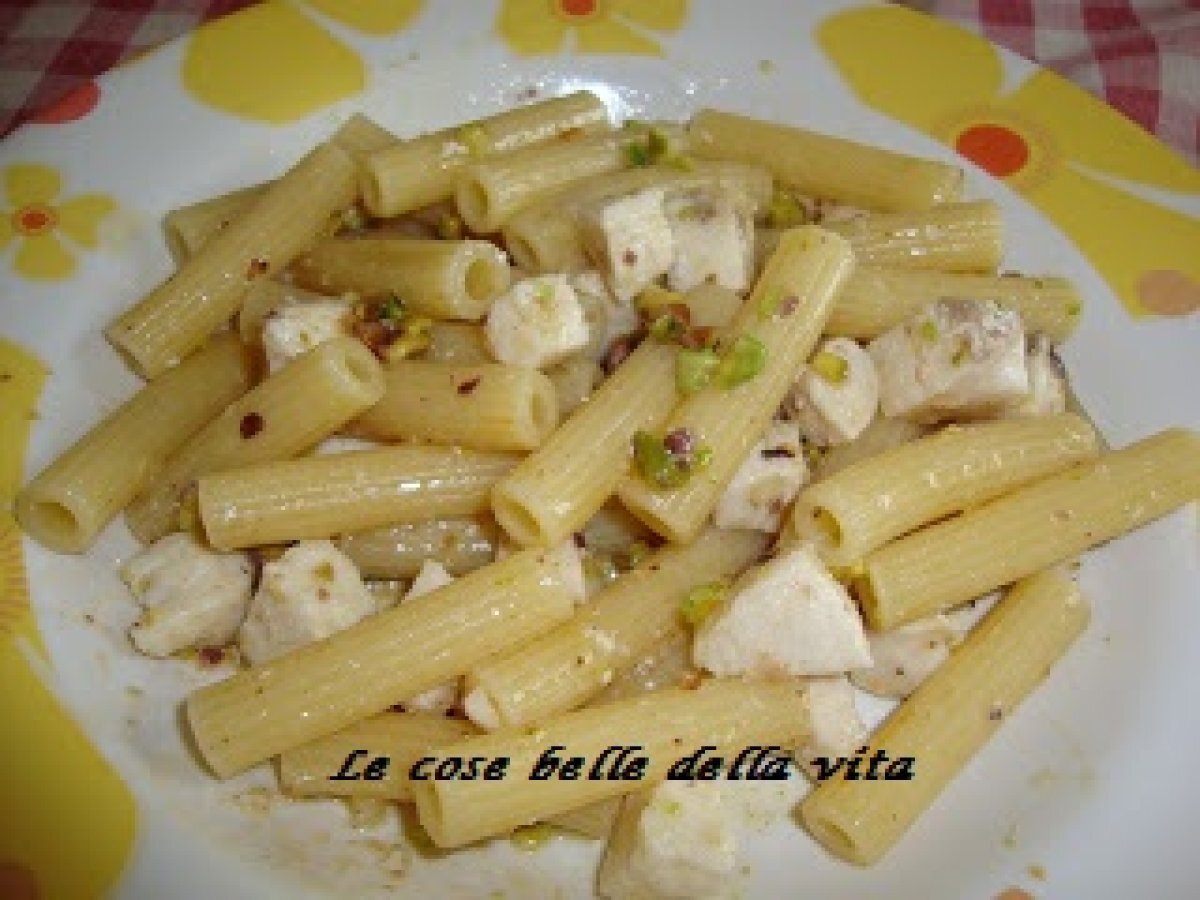 Pasta con pesce spada e pistacchi