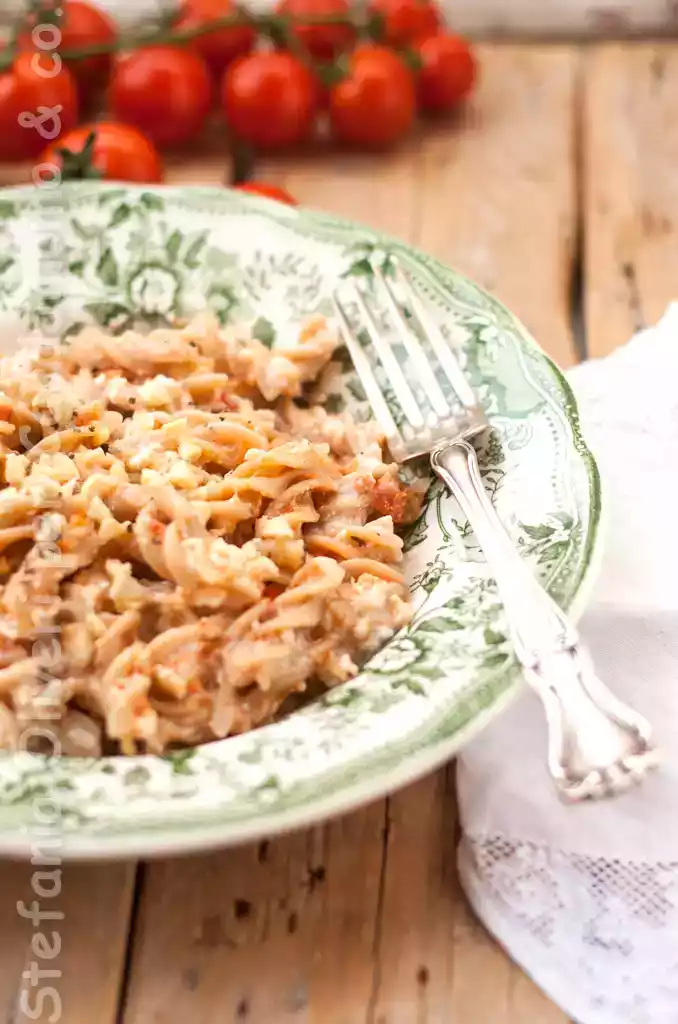 Ricetta pasta con pesto di pomodori secchi e ricotta