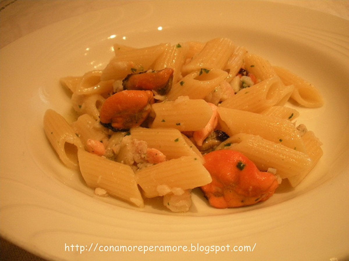 PASTA CON PREPARATO DI PESCE FRESCO